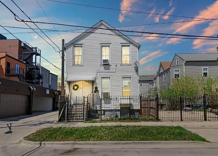 Cozy North Side Oasis * Chicago