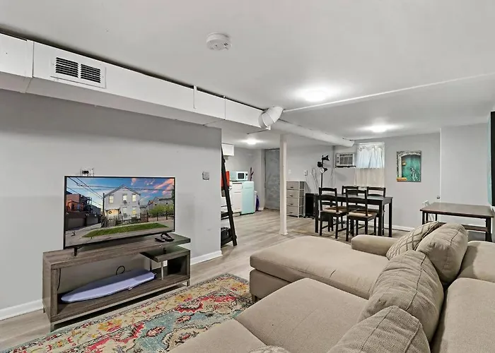 Cozy North Side Oasis Apartment Chicago