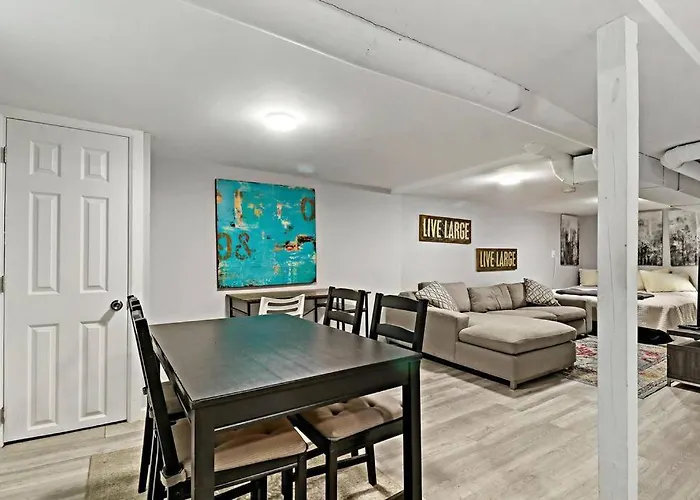 Apartment Cozy North Side Oasis Chicago