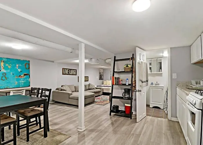 Cozy North Side Oasis * Chicago