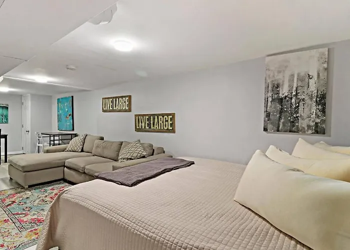Cozy North Side Oasis Chicago